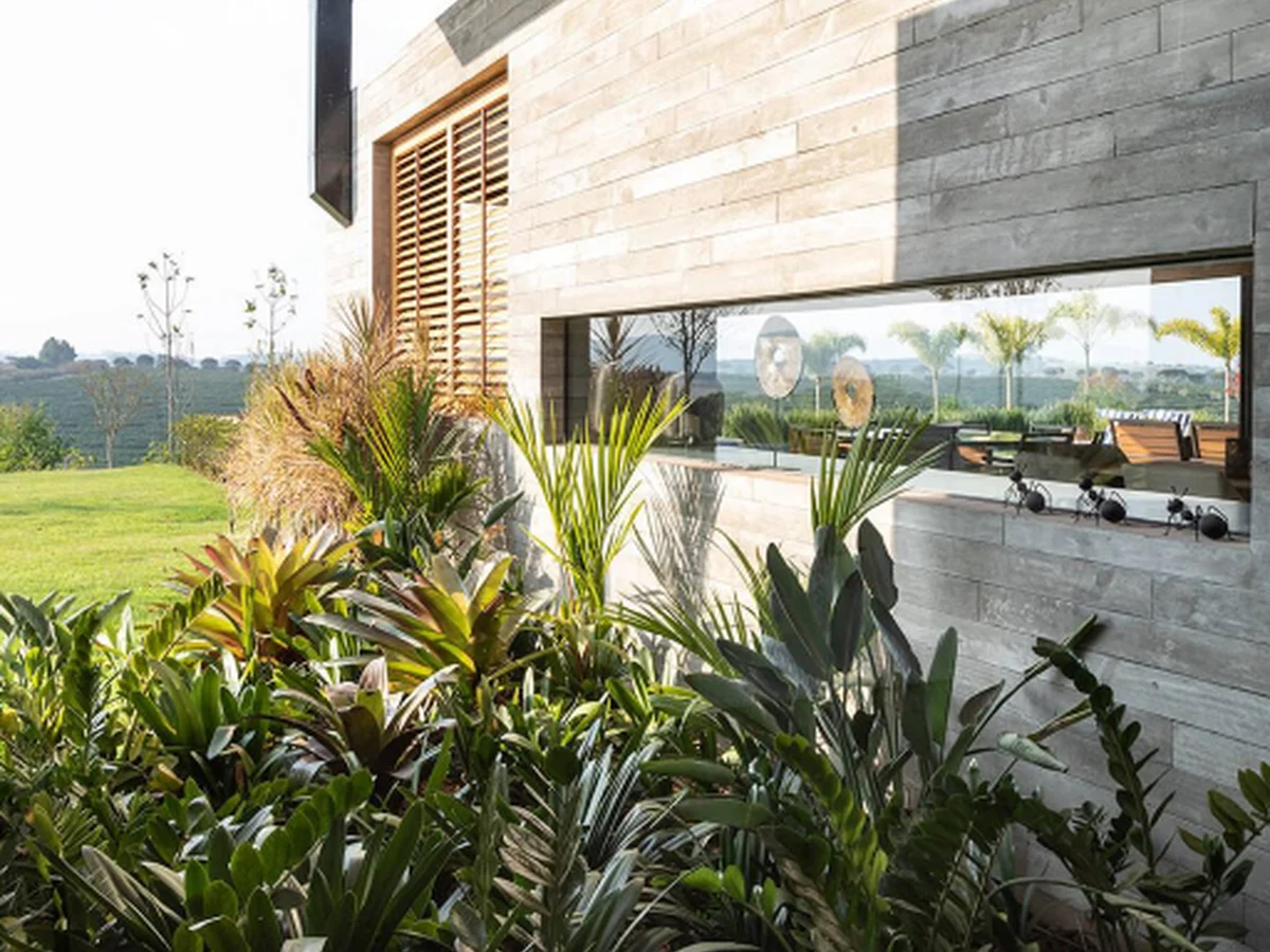 Área externa com piscina